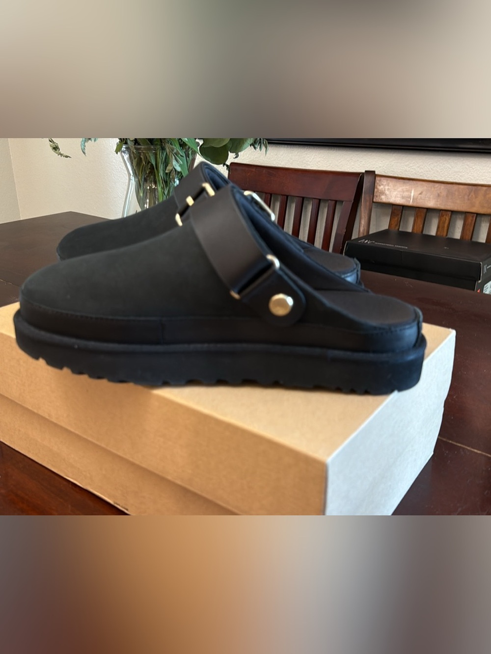 NIB UGG Goldenstar Villa Clog – Black – Size 9.5